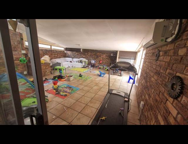 3 BEDROOM TOWNHOUSE FOR SALE IN SASOLBURG